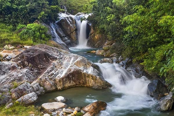 Đắm mình vào dòng nước mát lành của thác Đầu Đẳng