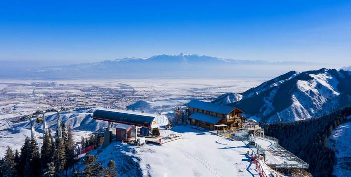 Trải nghiệm trượt tuyết tại Silk Road International Ski Resort Urumqi Tân Cương