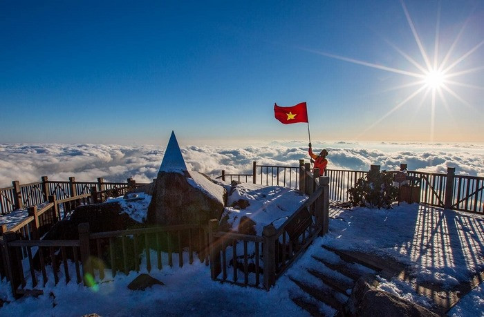 Tuyết rơi trên đỉnh Fansipan Sapa