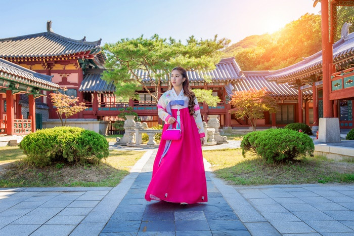woman-with-hanbok-gyeongbokgung-traditional-korean-dress (Copy).jpg