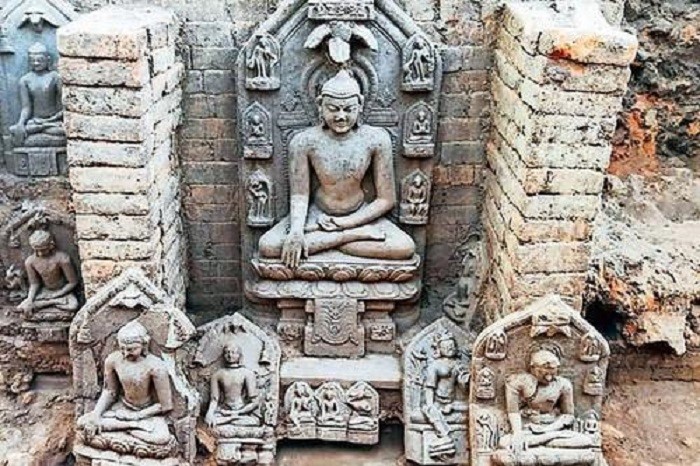 nhiều bức tượng Phật được khai quật ở Ấn Độ