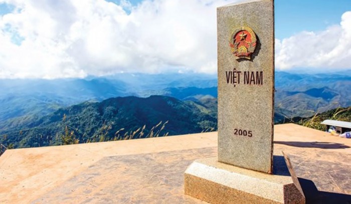 Cột mốc biên giới 3 nước Việt Nam - Lào - Trung Quốc 