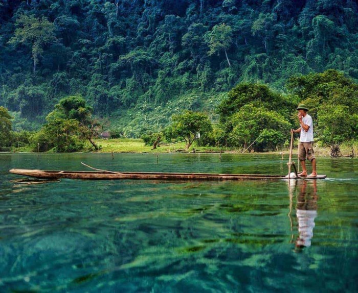 Êm dịu, “tình tứ” của mặt hồ trong xanh ở Hồ Ba Bể