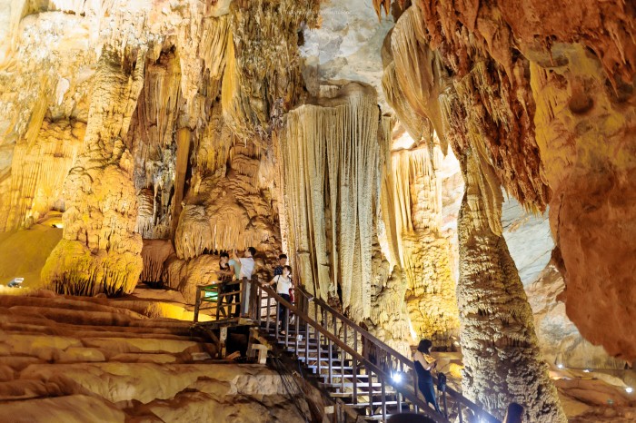 những hang động kỳ bí tại Quảng Bình