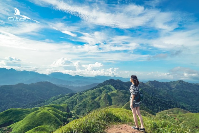 Ngắm nhìn thiên nhiên rộng lớn trên những đỉnh núi cao ở Bình Liêu