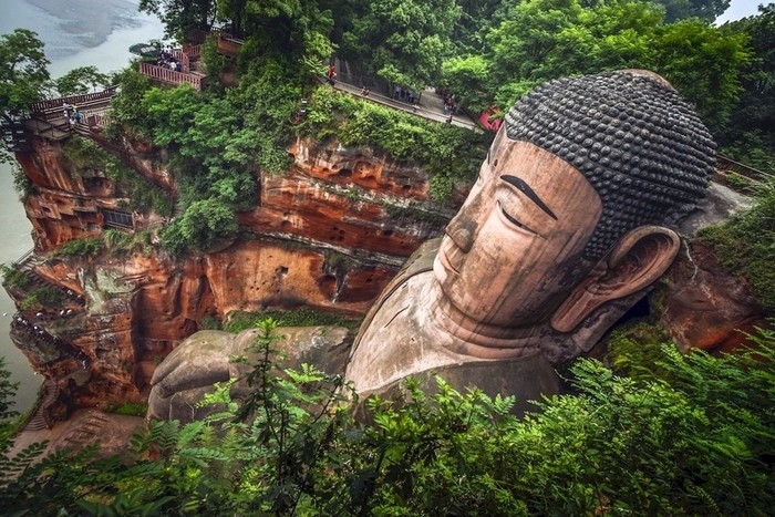 Lạc Sơn Đại Phật - Bức tượng với kích thước khổng lồ