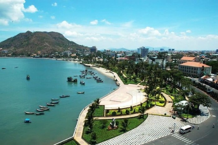 Bãi Tầm Dương với vị trí đắc địa ngay trung tâm thành phố