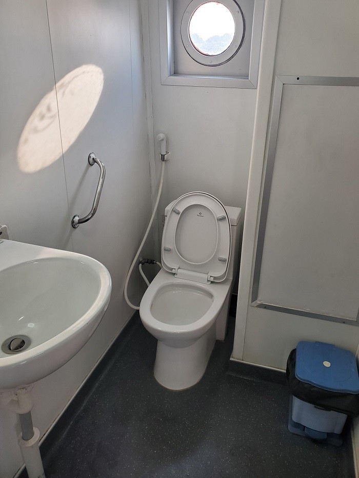 WC tiện nghi của tàu cánh ngầm