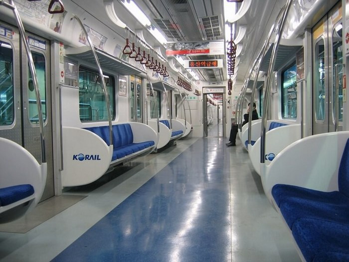 Tàu điện ngầm là phương tiện di chuyển phổ biến tại Hàn