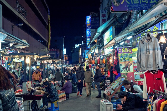 Chợ Dongdaemun là một trong những điểm đến nổi tiếng khi du lịch Seoul - Jeju