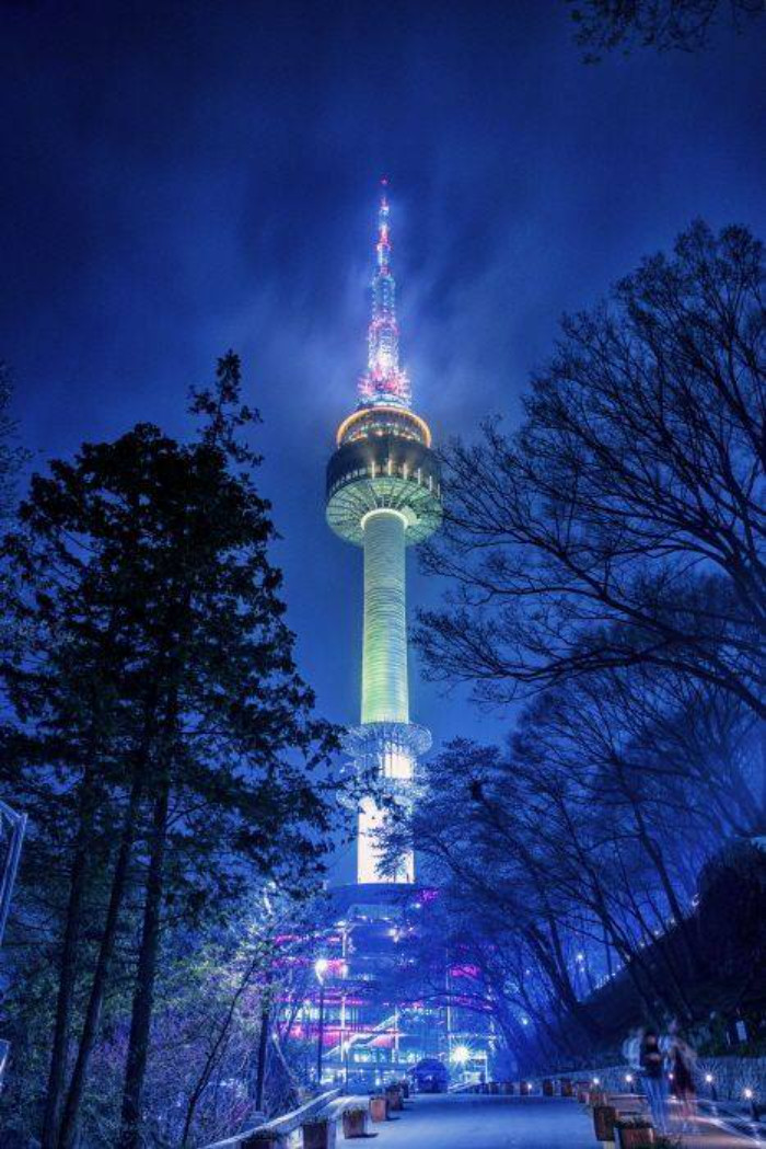 Tháp Namsan vào buổi tối