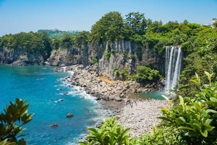 thác nước cheonjiyeon