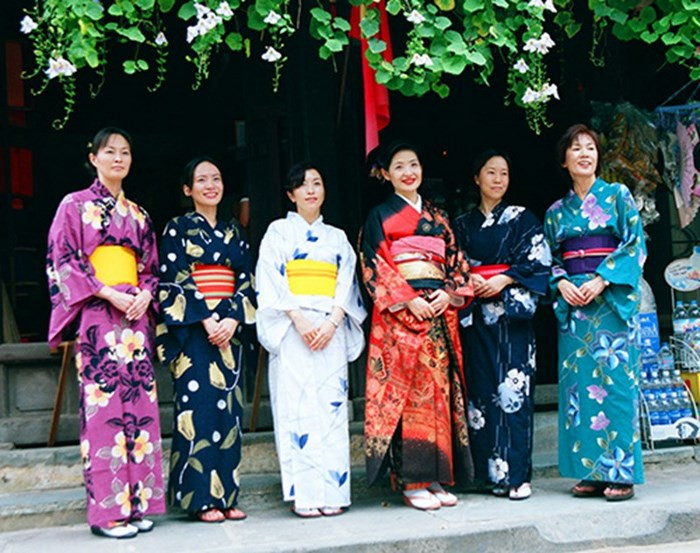 images1034494_A3_Ph_n_Nht_trong_trang_phc_kimono (Copy).jpg