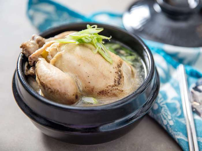 Samgyetang - món gà hầm nổi tiếng 