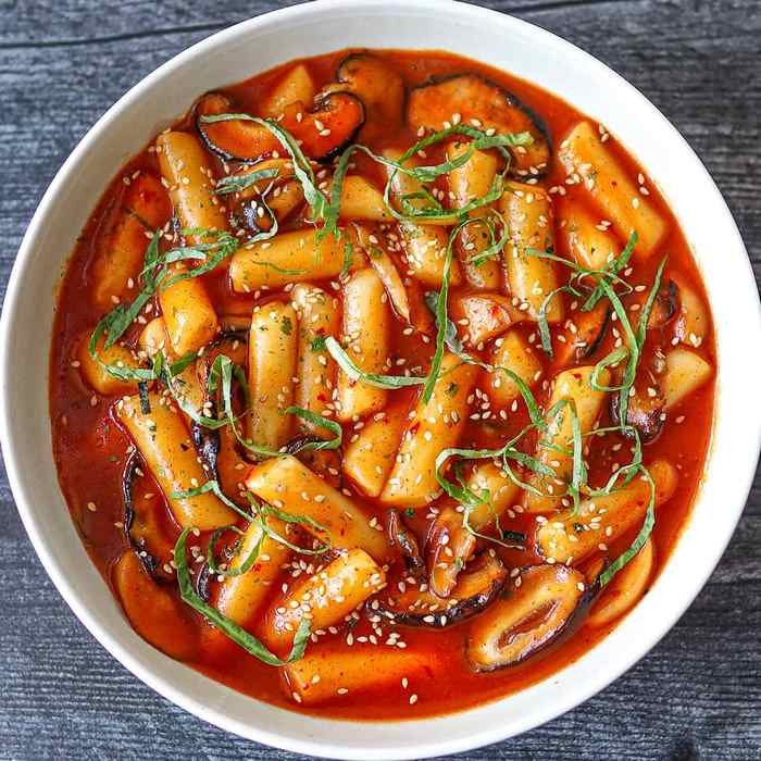 Du khách có thể dễ dàng tìm thấy Tteokbokki ở bất cứ đâu trên đường phố Hàn