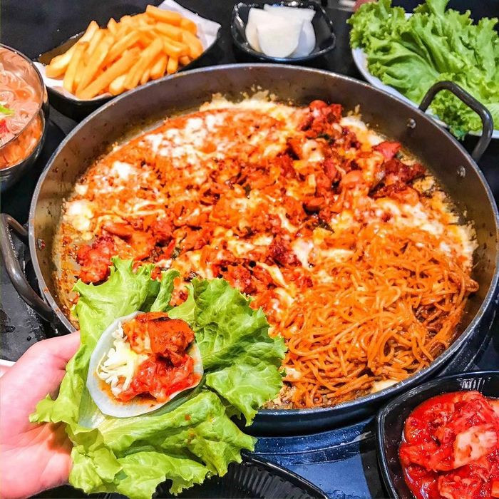 Món ăn nổi tiếng - Gà Dakgalbi