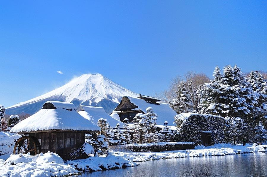 Làng cổ Oshino Hakkai những ngày tuyết trắng
