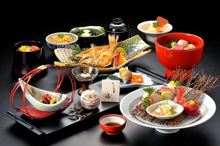 Món ăn Nhật được bài trí tỉ mỉ