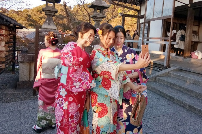 dạo phố cùng kimono
