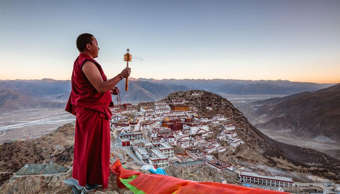 tibet-monks.jpg