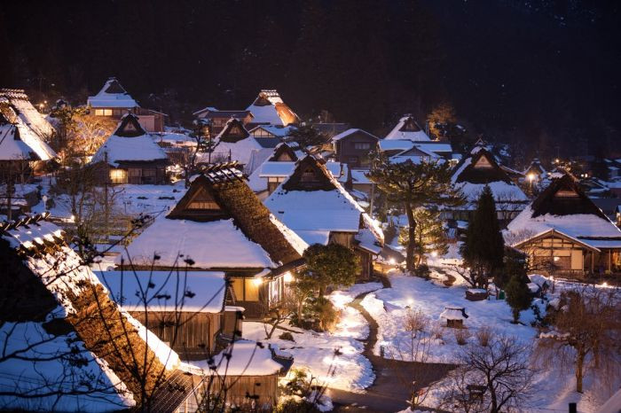 Mùa đông, ngôi làng phủ một màu tuyết trắng