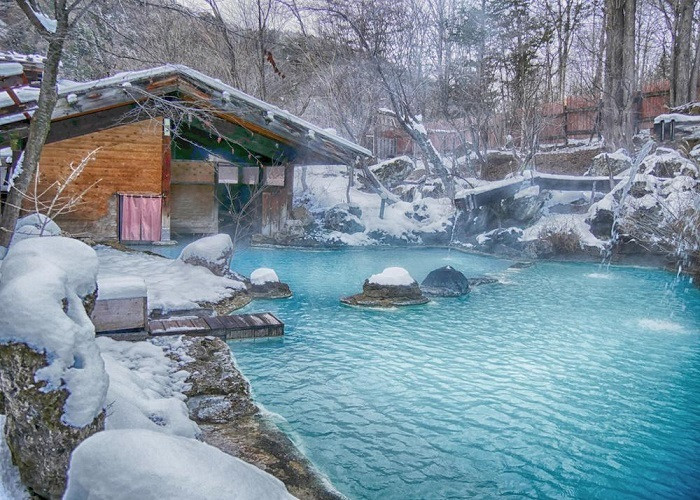 Du lịch Tokyo mùa đông du khách có cơ hội trải nghiệm ngâm suối nước nóng
