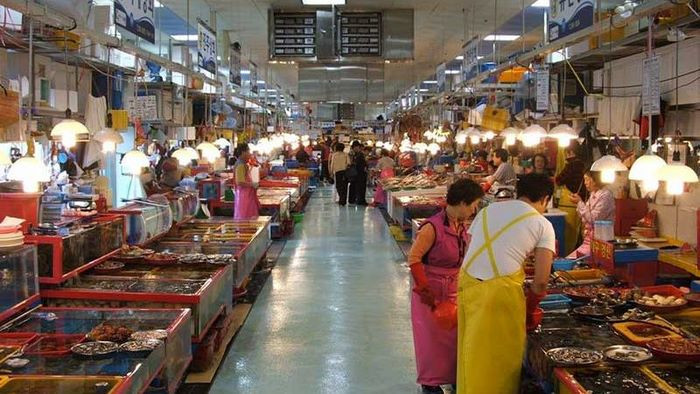 Chợ hải sản siêu lớn và đa dạng sản phẩm