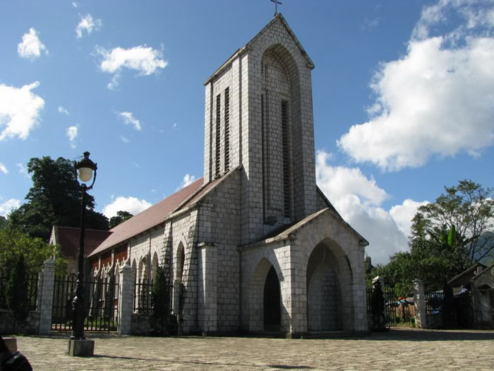 nhà thờ đá