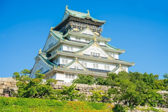 Lâu đài Osaka mùa nào cũng đẹp và bình yên