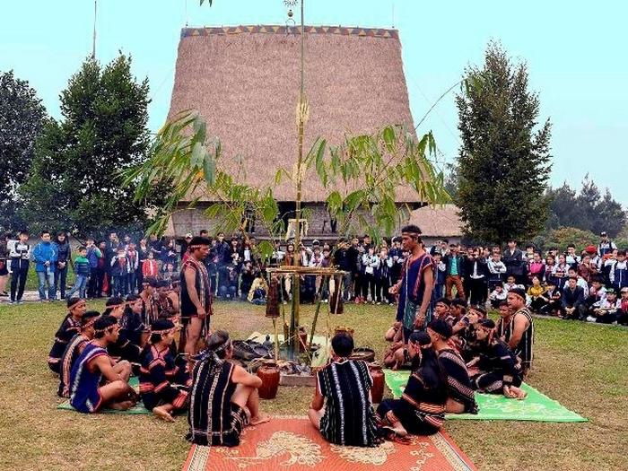 lễ hội tại làng văn hóa các dân tộc 