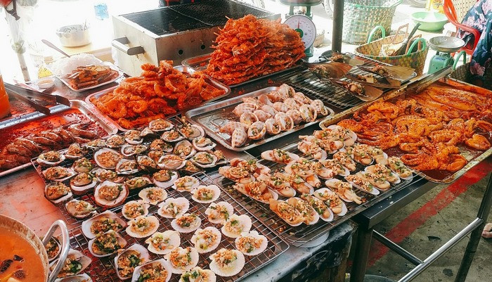 Những món hải sản hấp dẫn ở chợ Hàng Dương