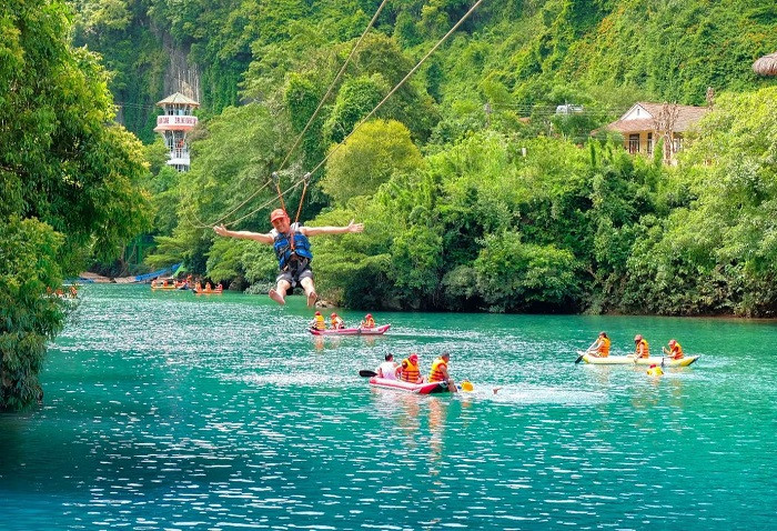 sông chày hang tối