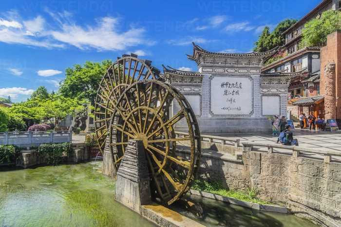 china-yunnan-lijiang-water-wheels-in-the-old-town-THAF01999 (Copy).jpg