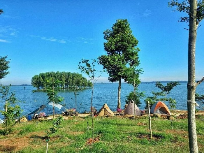 Camping hồ Trị An thật chill 