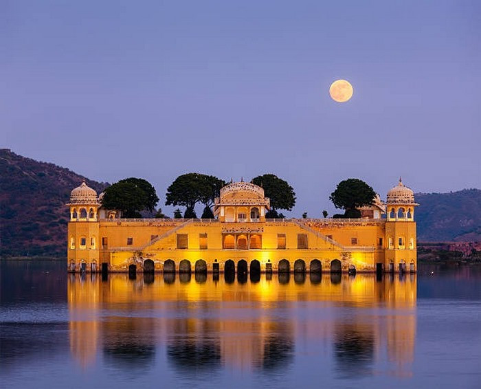 Cung điện nước Jal Mahal