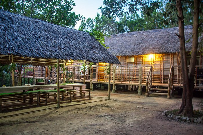 TÀ LÀI LONGHOUSE