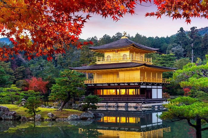 Chùa Kinkaku-ji mùa thu