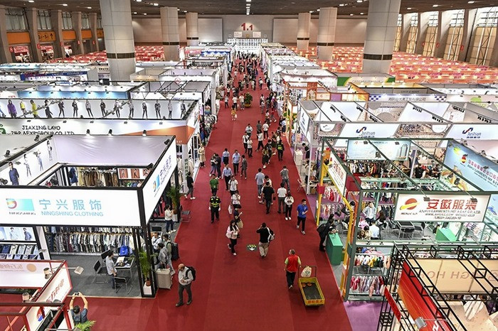 hoi-cho-canton-fair1-pystravel.jpg