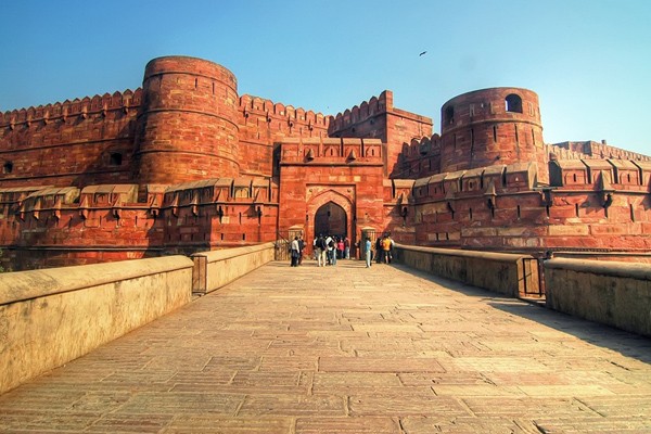 Kiệt tác kiến trúc pháo đài Agra xây dựng trong bao nhiêu năm? - PYS Travel