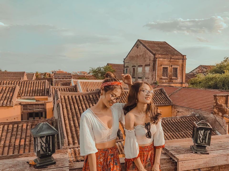 Nếu bạn đang tìm kiếm địa điểm lãng mạn cho cặp đôi ở Đà Nẵng hoặc Hội An, hãy xem video review này. Họ sẽ chia sẻ về những địa điểm đẹp và ấn tượng để bạn có thể trải nghiệm cùng người thân yêu.