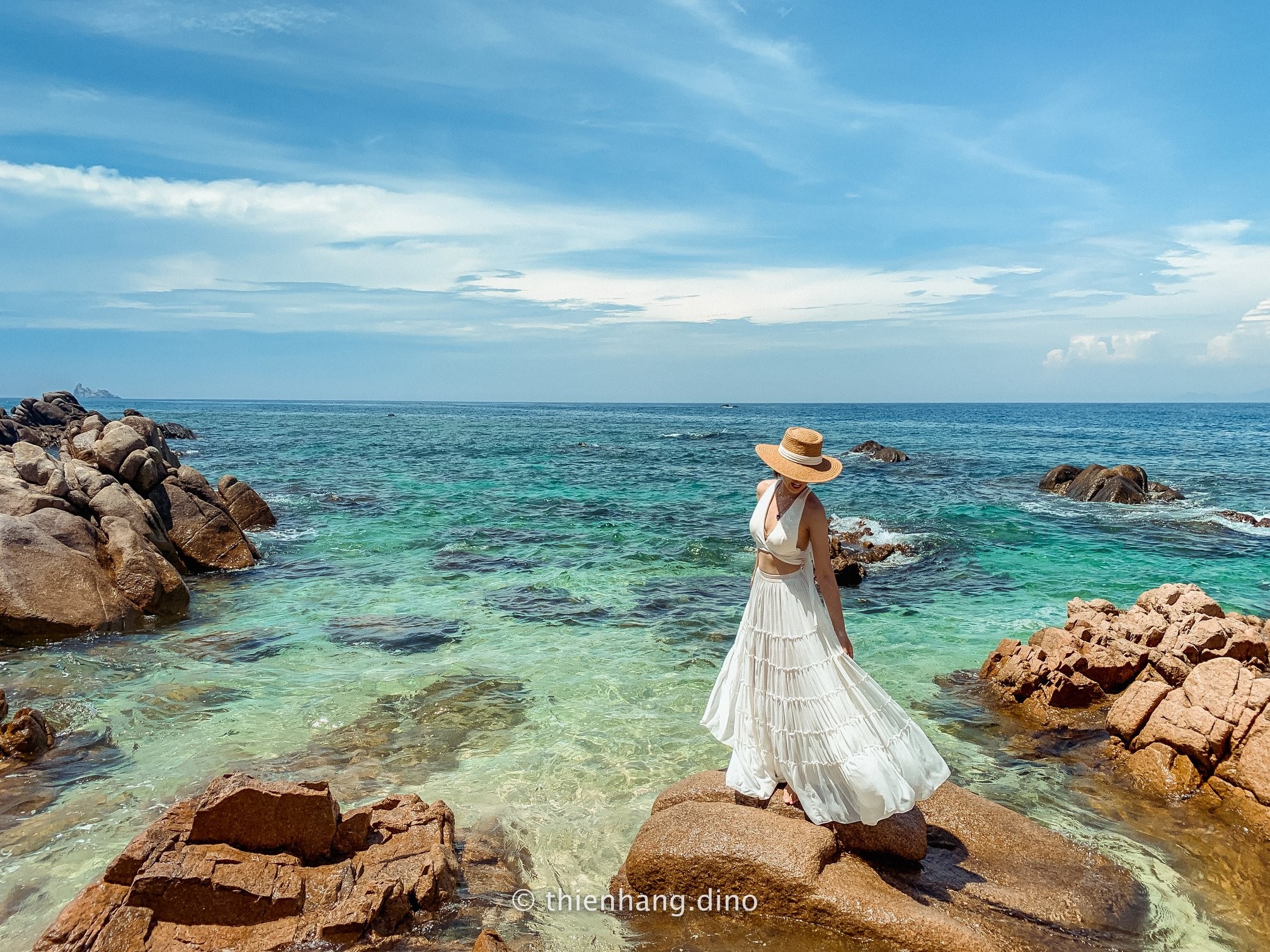 Cù Lao Xanh - một đảo đẹp như mơ ở Quy Nhơn, sẽ là địa điểm tuyệt vời cho một bộ ảnh cưới độc đáo. Hãy cùng tìm hiểu cuộc hành trình khám phá đảo và lưu giữ những kỷ niệm đáng nhớ bằng việc chụp những bức ảnh cưới tuyệt vời tại đây.
