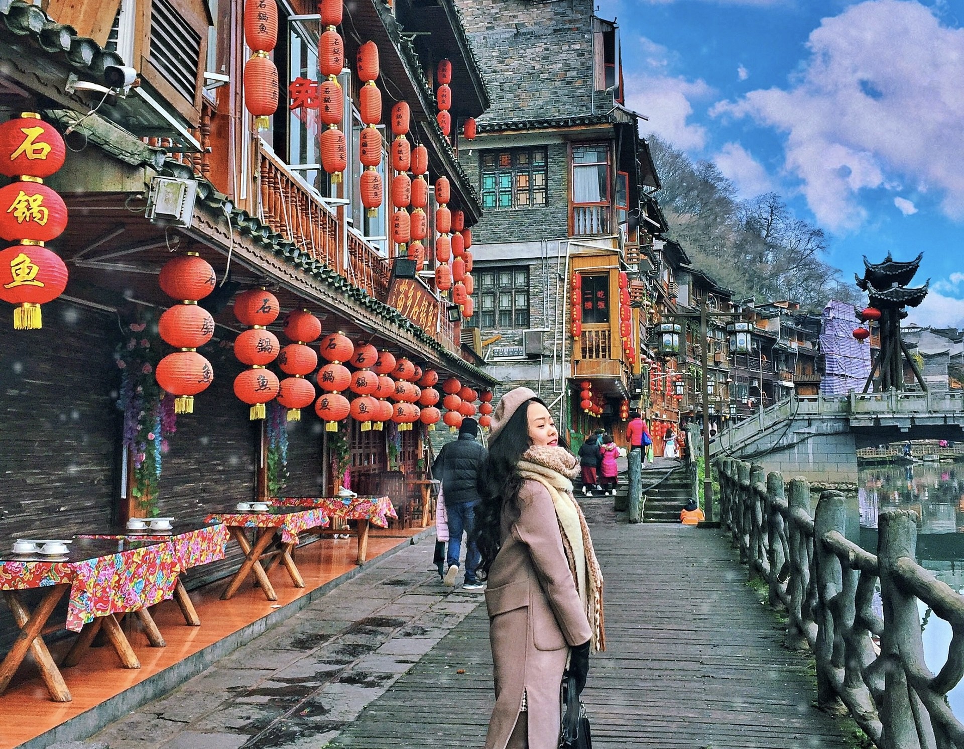 Kinh nghiệm du lịch Trung Quốc: Để có một chuyến du lịch Trung Quốc hoàn hảo, bạn cần biết những kinh nghiệm du lịch quan trọng. Hãy tìm hiểu về văn hóa địa phương, thực phẩm và những địa điểm du lịch nổi tiếng. Hành trình khám phá của bạn sẽ trở nên thú vị hơn với sự chuẩn bị chu đáo.