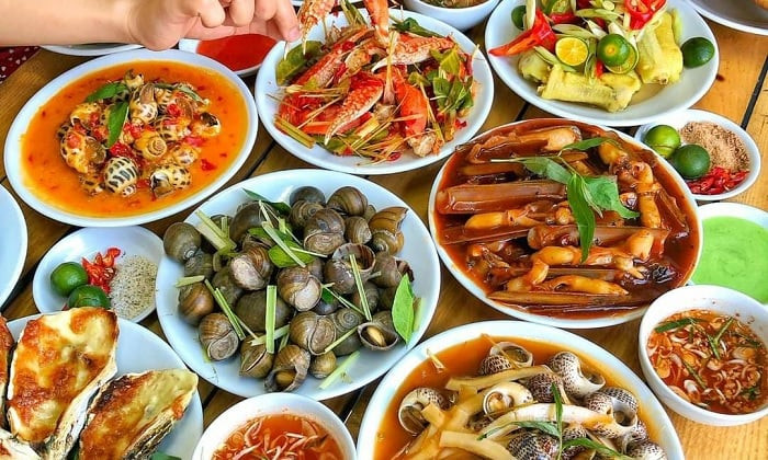 Cách ít người biết để thưởng thức Food tour Hạ Long