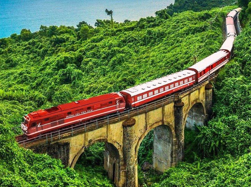 train-from-hanoi-to-danang