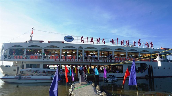 Tour Hà Nội - Thiên Cầm - Giang Đình Cổ Độ - Công viên nước Vinpearl Hà Tĩnh 3 ngày 2 đêm Tour Hà Nội - Thiên Cầm - Giang Đình Cổ Độ - Công Viên Nước Vinpearl Hà Tĩnh 3 Ngày 2 Đêm